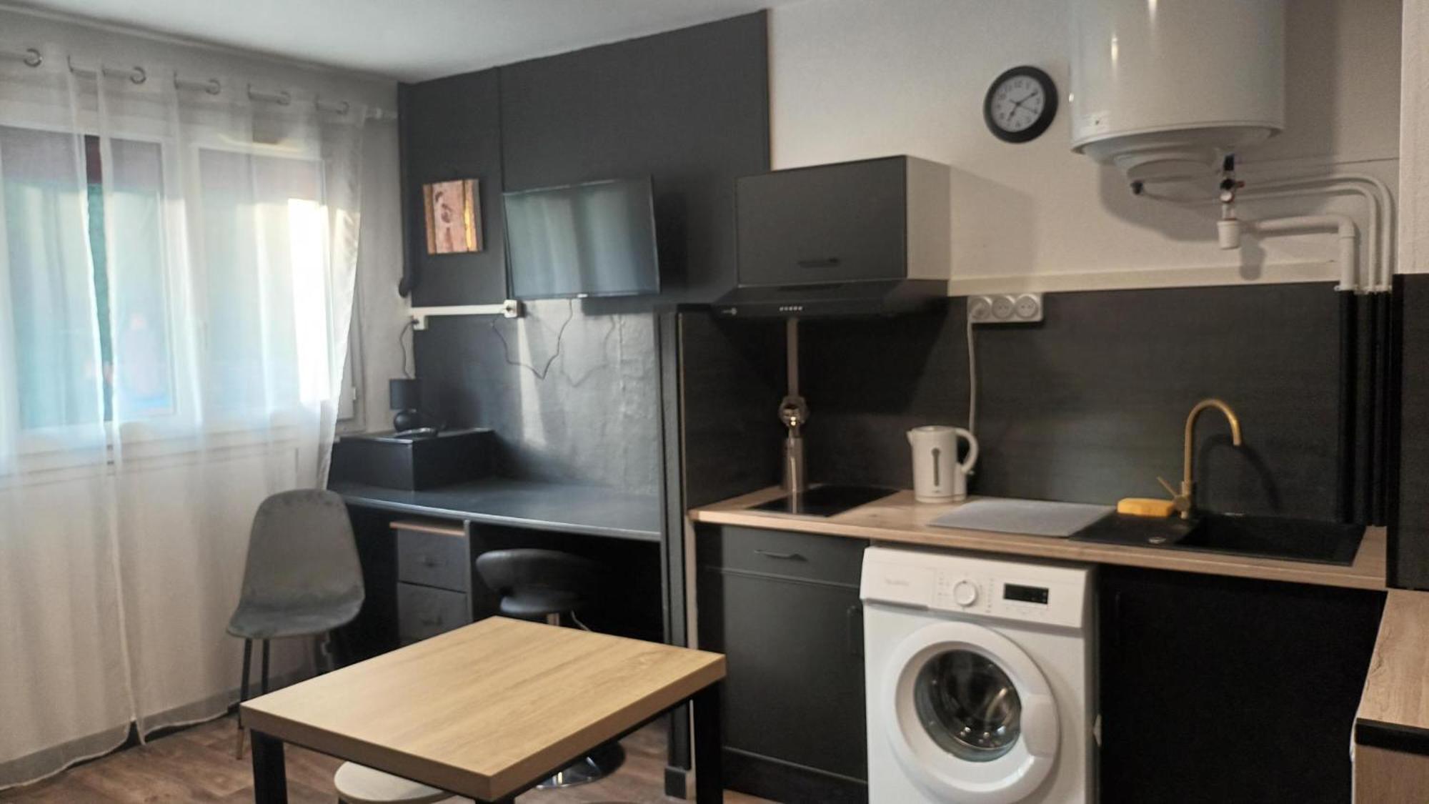 Appartement T1 Proche De Vulcania Pontaumur Экстерьер фото